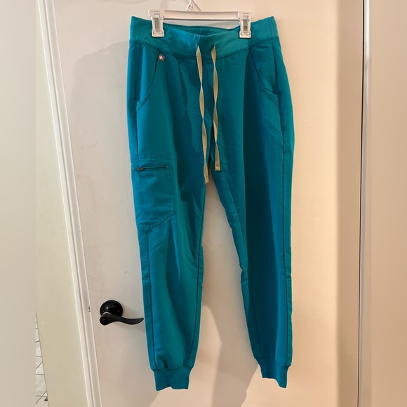 Gently Used Figs Scrub Set - Picture 5 of 6